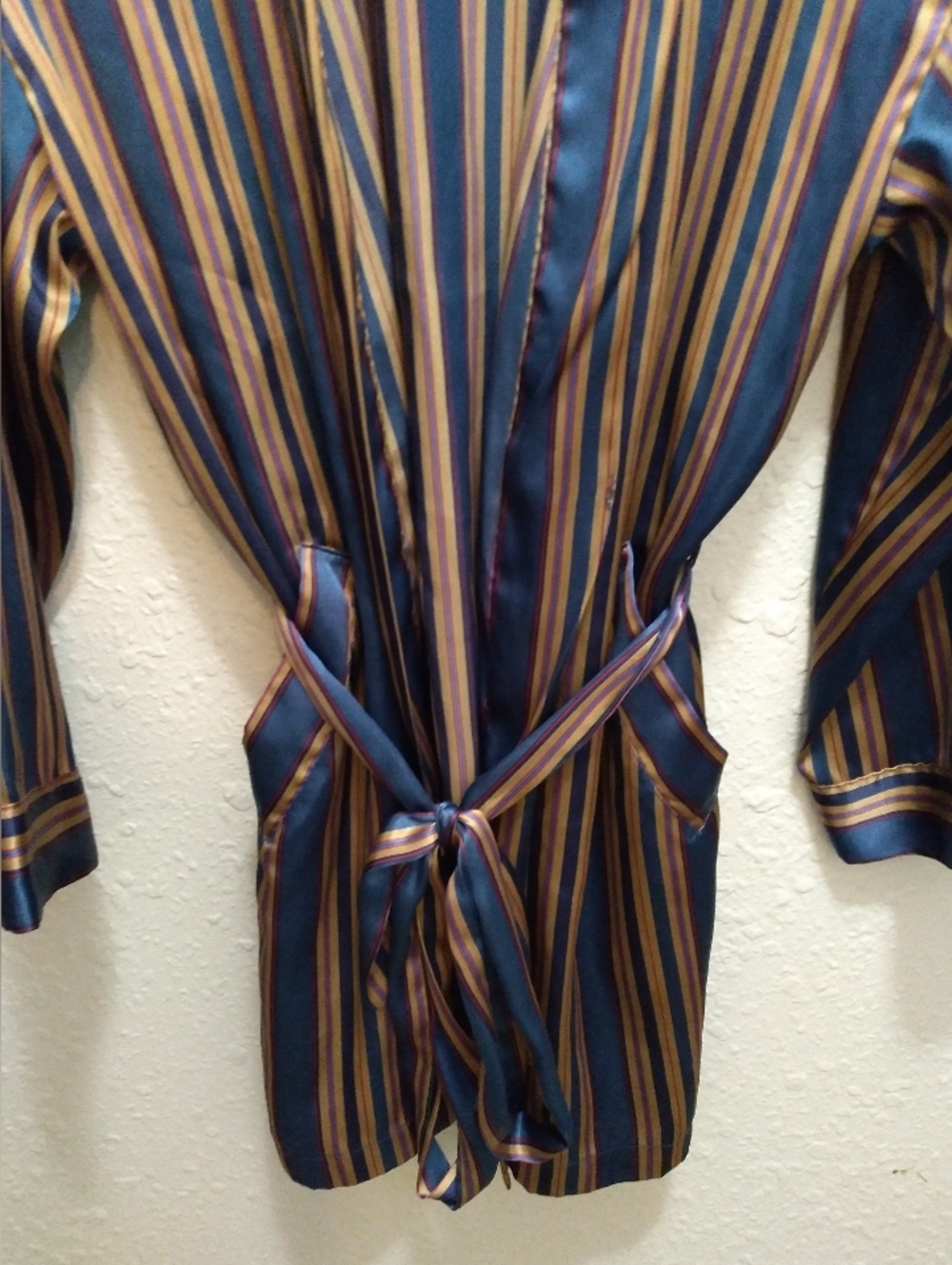 VS Satin Robe - Picture 2 of 7